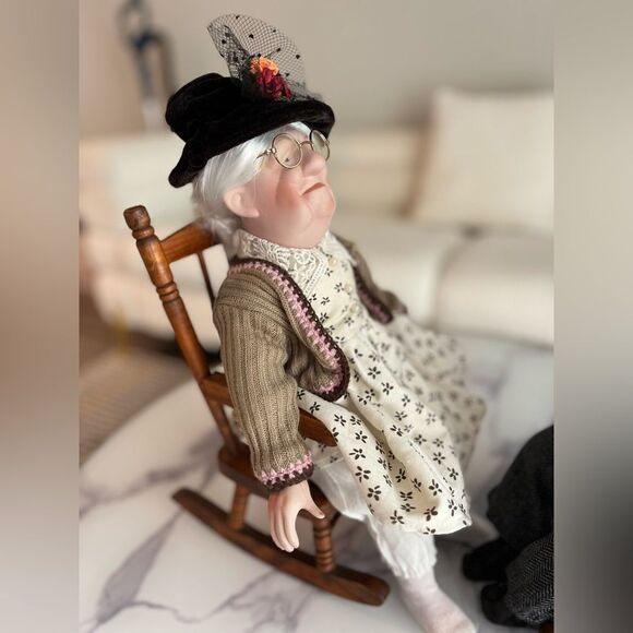 VINTAGE Porcelain Grandma and Grandpa Dolls Set 16" Matching Rocking Chairs - Picture 14 of 14